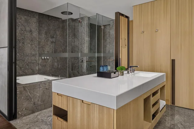 Guest Room, Deluxe, Twin Beds, 2 Double Beds, City View, JW Marriott Hotel Taiyuan 5/6