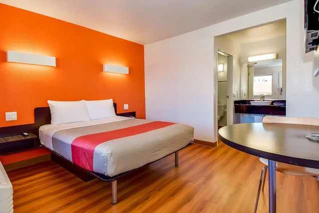 غرفة قياسية بسرير كوين، Motel6 Riverside, CA - South 6/9