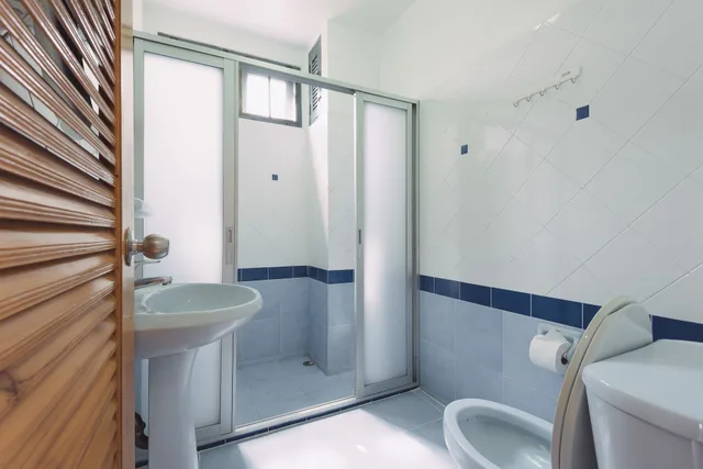 غرفة بسريرين منفصلين بحمام خاص، Baansu Hostel 3/3