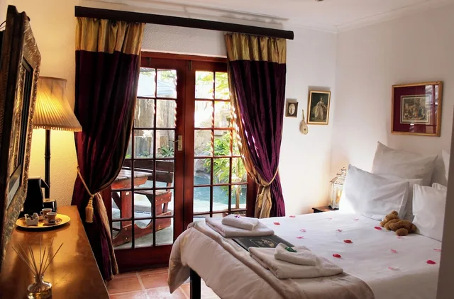 Room, King Bed, Pool Side, Goblin S Mead 1/3
