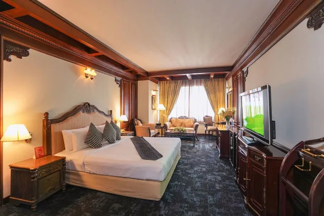 جناح بسريرين كينج، Hotel Sarina 5/10