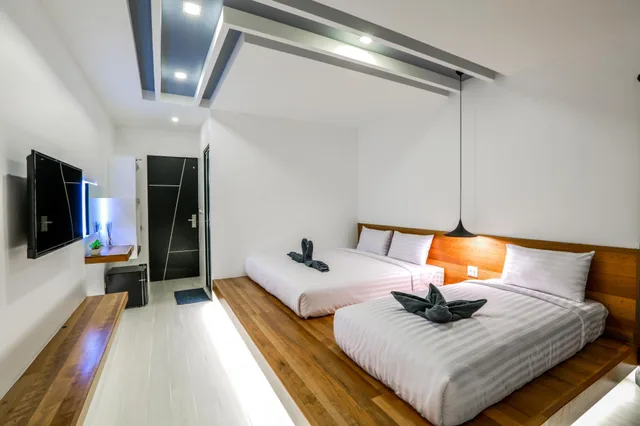 غرفة قياسية ثلاثية بسرير مزدوج وسرير فردي، Chaantalay Hotel 1/2