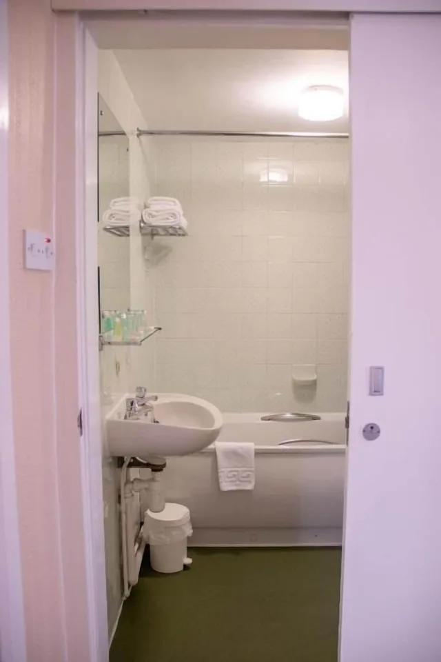 Family, Multiple Beds, Private Bathroom، Alma Lodge 3/3