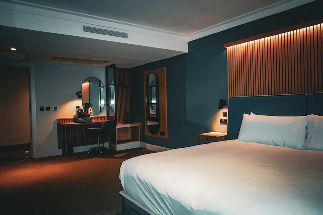 غرفة عائلية بسريرين كينج، Village Hotel Reading 5/8