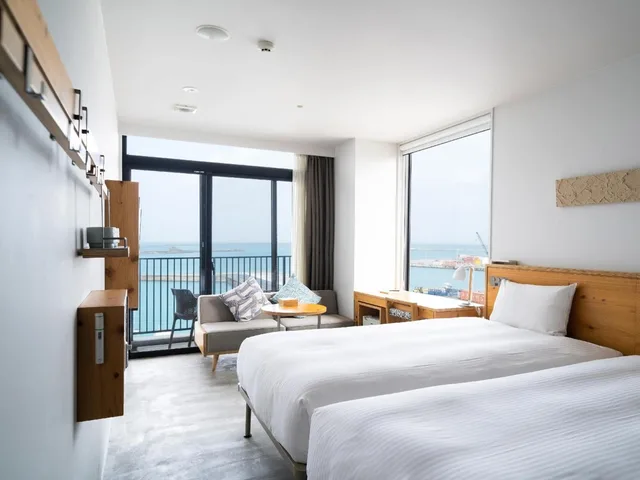 غرفة ركنية بسريرين منفصلين بإطلالة على البحر، Hotel Locus 1/4