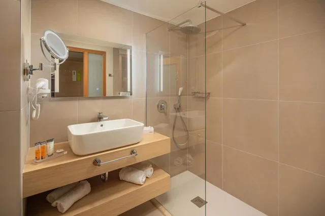 Superior, Double Bed, Golf Course View، Greenfield Hotel Golf And Spa 4/4