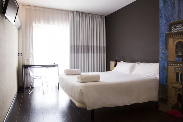 غرفة سوبيريور بسرير مزدوج، B&B HOTEL Granada 1/3