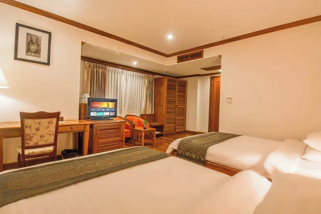 Colonial, 2 Queen Beds, Balcony، Cheathata Cta Hotel Siem Reap 5/10