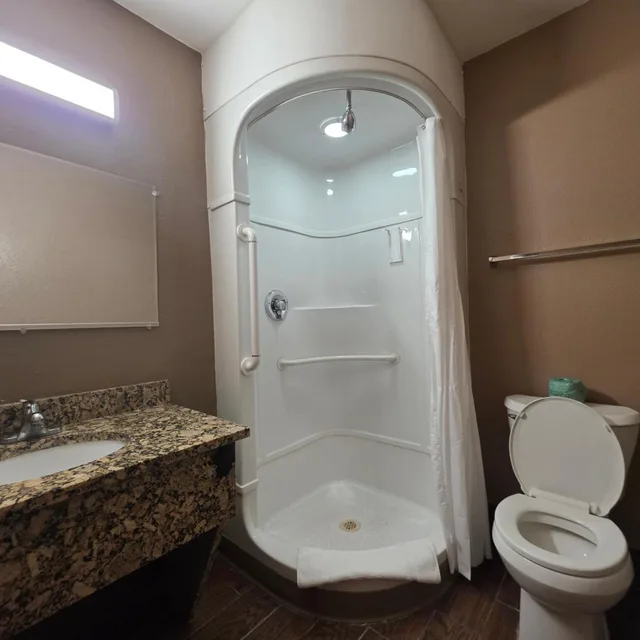 Room, 2 Double Beds, Econo Lodge Inn & Suites Yuma 4/4