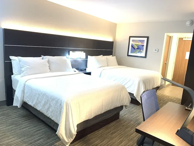 جناح بسريرين كوين، Holiday Inn Express Allentown North 1/4
