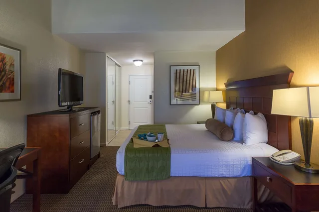 غرفة قياسية بسرير كينج، Best Western Plus Carpinteria Inn 1/6