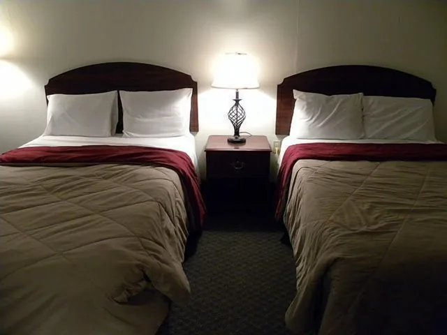 Standard, 2 Queen Beds, Guest Inn Rogers 10/10