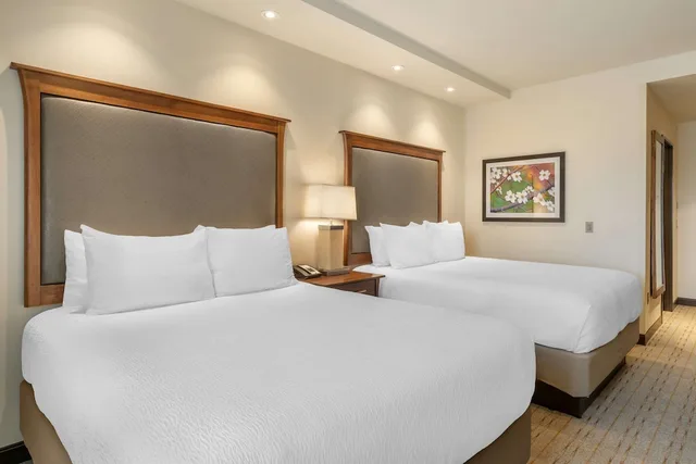 غرفة قياسية بسريرين كوين بإطلالة على الحديقة، Best Western Premier Boulder Falls Inn 5/7