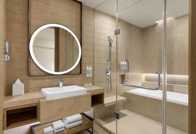 1 Bedroom, Luxury, Suite, King Bed, Skyline View, Balcony, Club Lounge Access, Large، Le Meridien Navi Mumbai 8/8