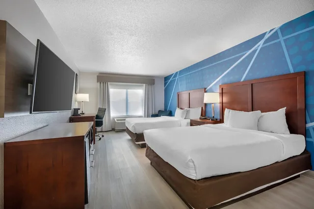 غرفة قياسية بسريرين كوين لذوي الإعاقة، Comfort Inn Goshen, IN 1/7