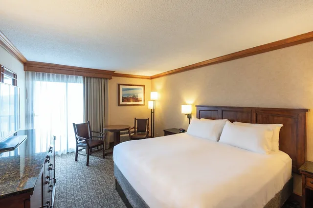 Standard, King Bed, Lake View, Crowne Plaza Lake Placid 1/3