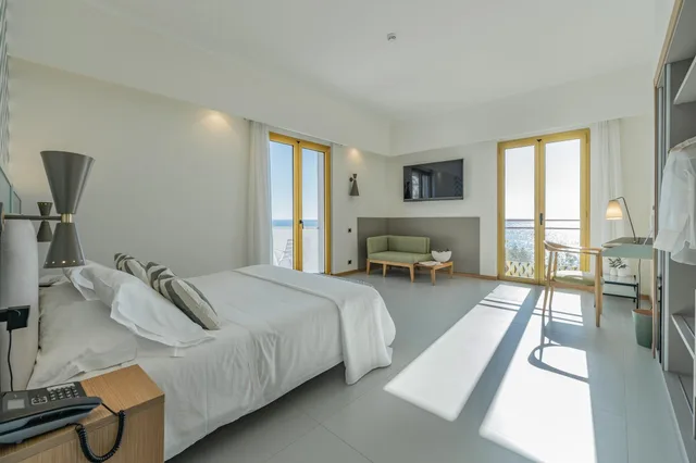 غرفة ثلاثية بسرير مزدوج، Reginna Palace 1/4