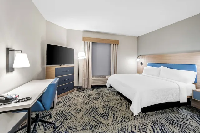 Studio, Suite, King Bed, Accessible, Candlewood Suites Victoria 3/7