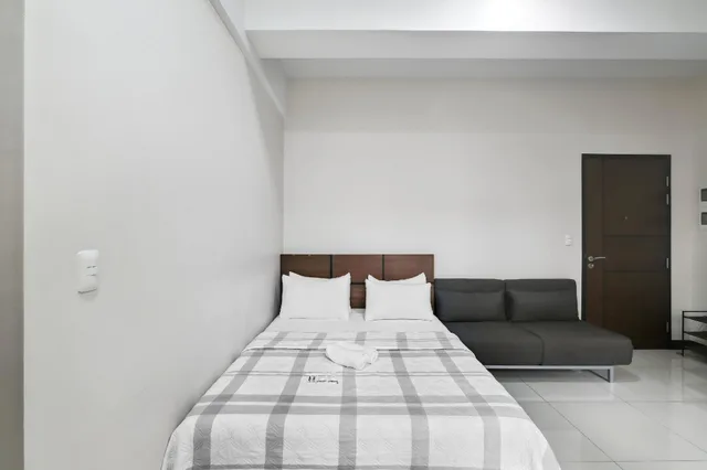 Deluxe, Studio, Tess and Tessha Condotel near T3 Airport 2/8