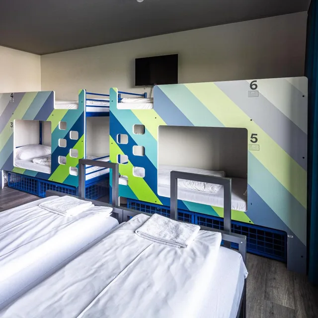 غرفة بستة أسرّة، a&o Hostel Weimar 5/9