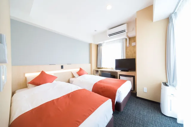 غرفة بسريرين منفصلين، Shinsaibashi-Higashi Crystal Hotel 1/7