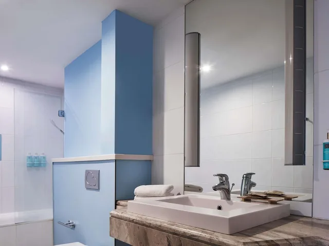 غرفة عائلية بسرير مزدوج مع أريكة، Novotel Athenes 8/9