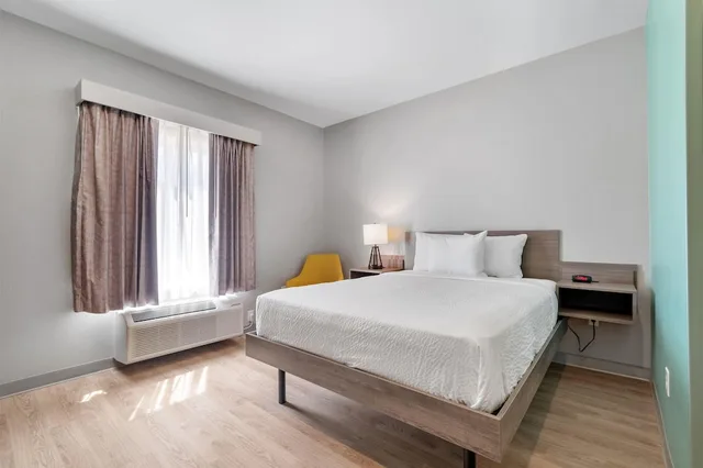 غرفة بسرير كوين لذوي الإعاقة، ECHO Suites Extended Stay by Wyndham Houston Katy West 2/5