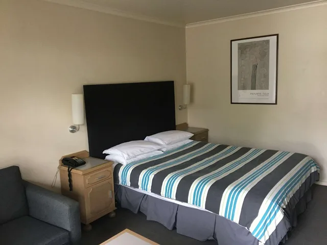 غرفة بسرير كوين بحوض جاكوزي، Best Western the Tudor Box Hill 2/4