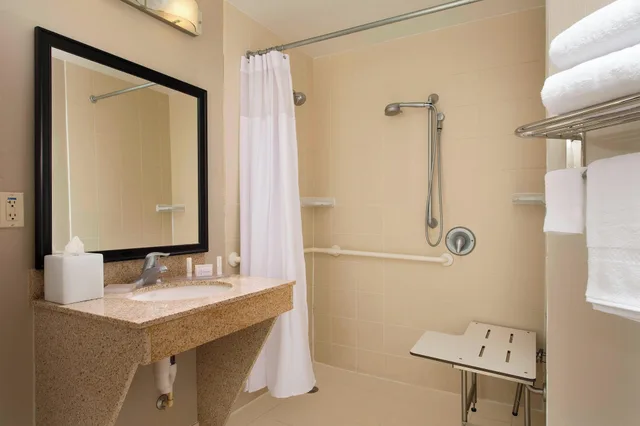 استوديو بسريرين كوين مع أريكة لذوي الإعاقة، SpringHill Suites by Marriott Jacksonville North I-95 Area 3/5