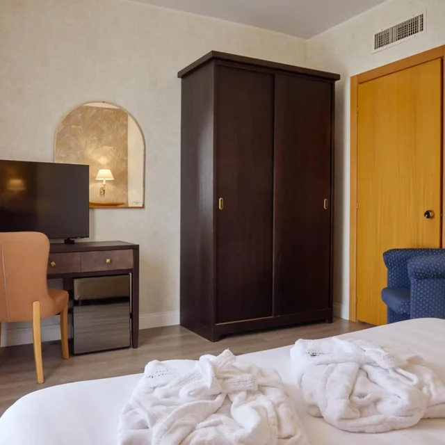 جناح جونيور، Perugia Plaza 4/8