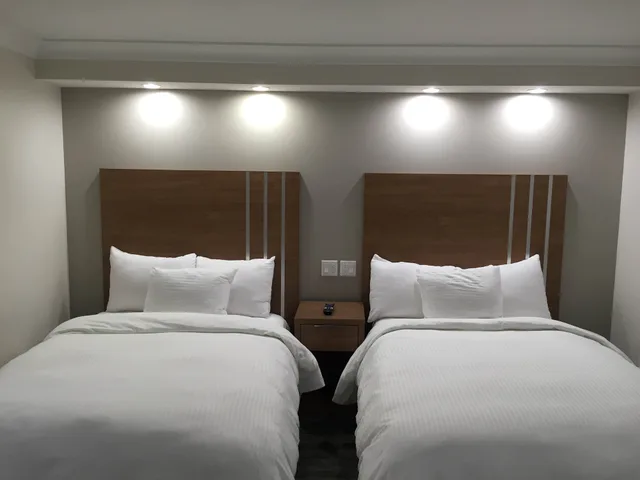 غرفة بريميوم بسريرين مزدوجين، Greenwich Inn 1/7