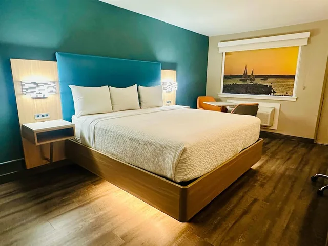 غرفة سوبيريور بسرير كينج، La Quinta Inn by Wyndham Costa Mesa / Newport Beach 2/10