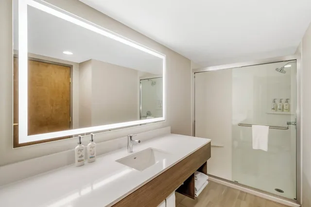 Suite, King Bed, Sofa, Jetted Tub, Holiday Inn Express Fallon 2/4