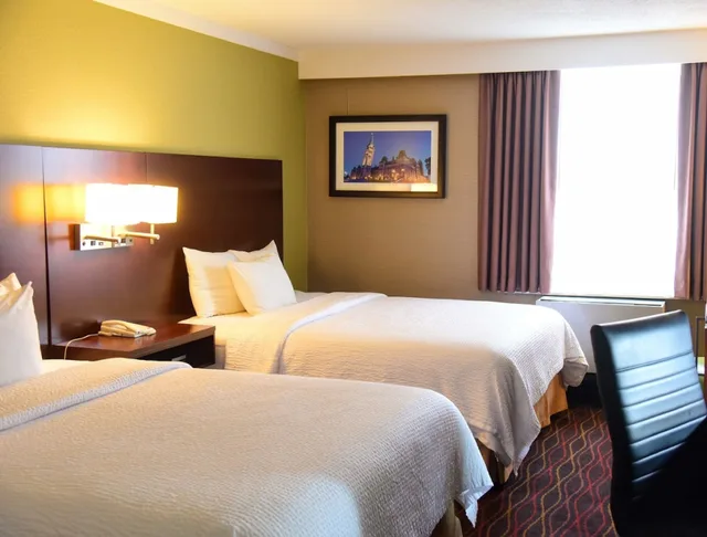 غرفة بسريرين كوين، Days Inn by Wyndham Ottawa West 1/3