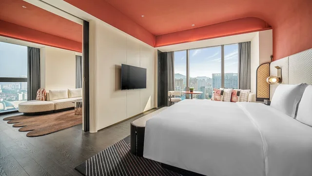 1 Bedroom, Suite, King Bed, Hotel Indigo Zhuhai Xiangzhou by IHG 4/10