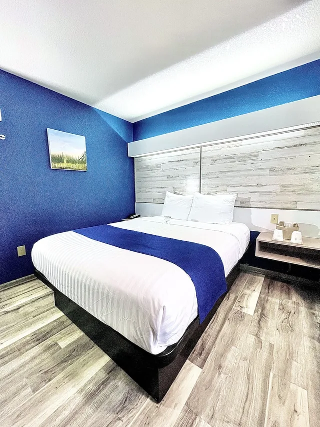 غرفة بسرير كوين لذوي الإعاقة، Microtel Inn & Suites Tomah 2/10