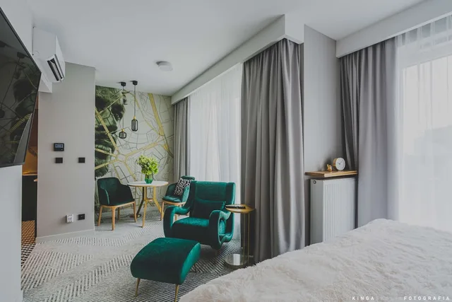 جناح جونيور بسرير كينج بشرفة، Royal Tulip Warsaw Centre 5/7