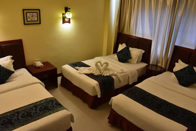 غرفة عائلية ثلاثية بثلاثة أسرّة، Golden Phoenix Hotel Boracay 2/8