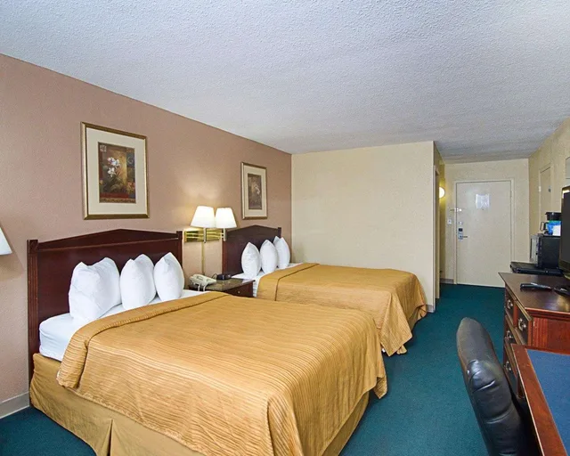 غرفة بسريرين مزدوجين، Quality Inn Shenandoah Valley 2/4