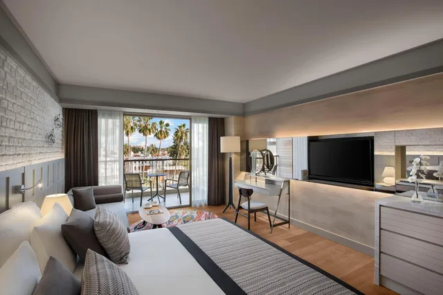 Superior, Side Sea and Pool View، Acanthus and Cennet Barut Collection 2/6