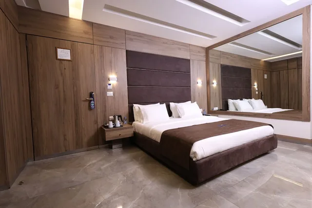 جناح سوبيريور بسرير كوين، Ibiza hotel 1/3