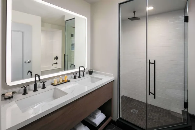 جناح ملكي سوبيريور بسرير كينج، The Royal Sonesta Chicago Downtown 2/2