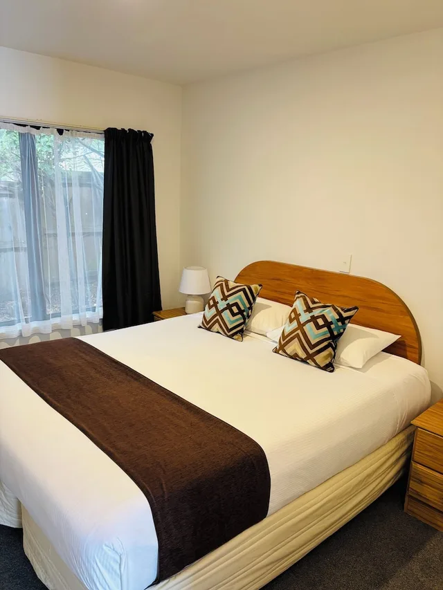 شقة بسرير كوين وسرير فردي بغرفة نوم واحدة، Bush Inn Court Motel 1/5