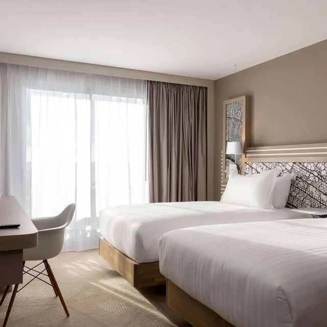 Connecting, Family, King and Queen Bed, Hilton Garden Inn Le Havre Centre 3/9