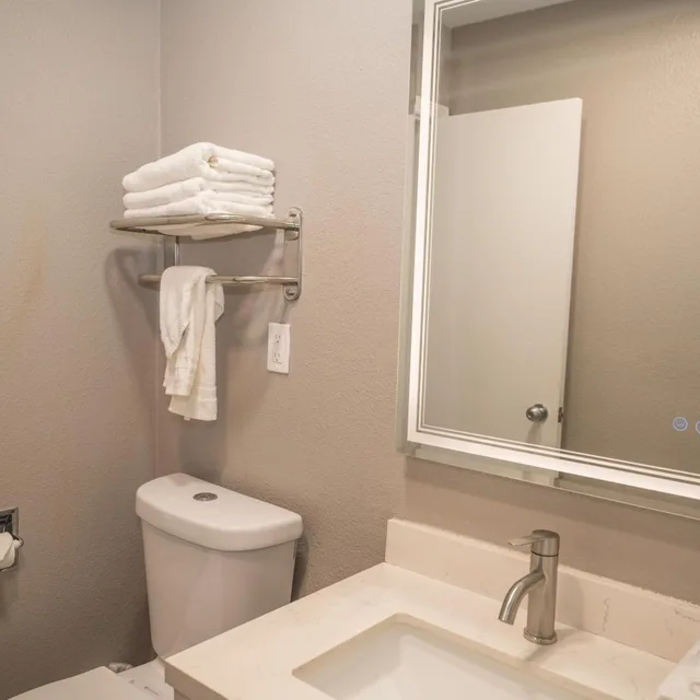 جناح، Motel6 Soledad, CA 4/5
