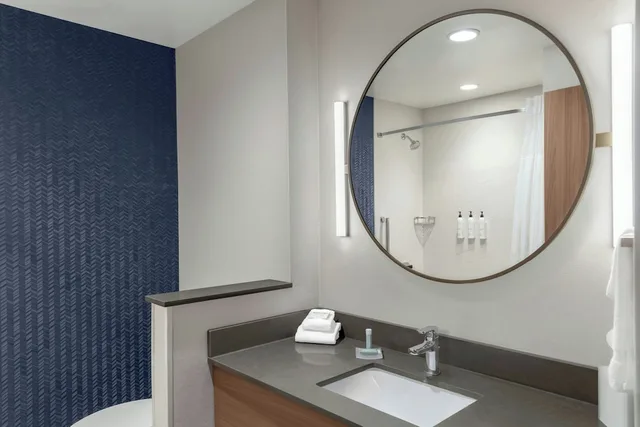 Room, 2 Queen Beds, Fairfield by Marriott Inn & Suites Norwalk 5/5