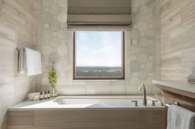 1 Bedroom, Gold, Oak, Suite, King Bed, with View، Four Seasons Resort Orlando at Walt Disney World Resort 3/3