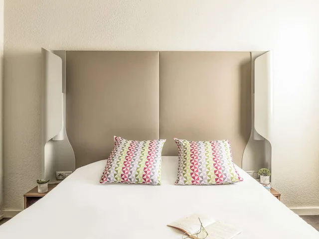 Next Generation, Double Bed، Campanile Pont de Suresnes 2/5