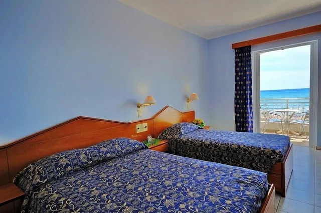 Room, Double Bed, Lateral Side Sea View, Astir Palace 2/3