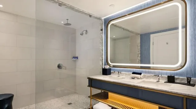 Gold, King Bed, Pool View، Fontainebleau Las Vegas, MICHELIN Key Award Hotel 2/2